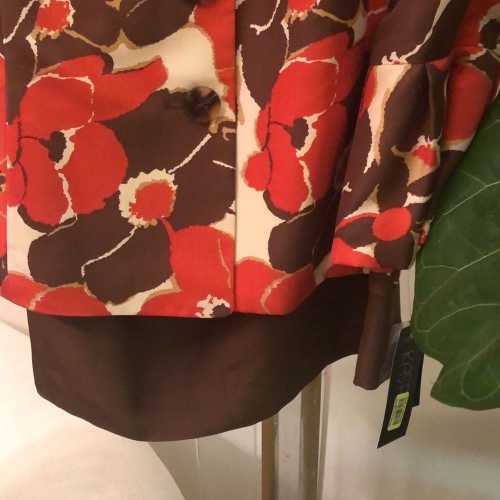 Suit - Picture 2 of 3